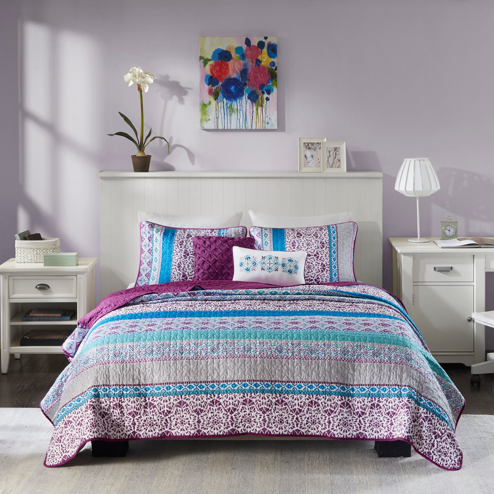 Intelligent Design Reversible Quilt Set with Throw Pillows