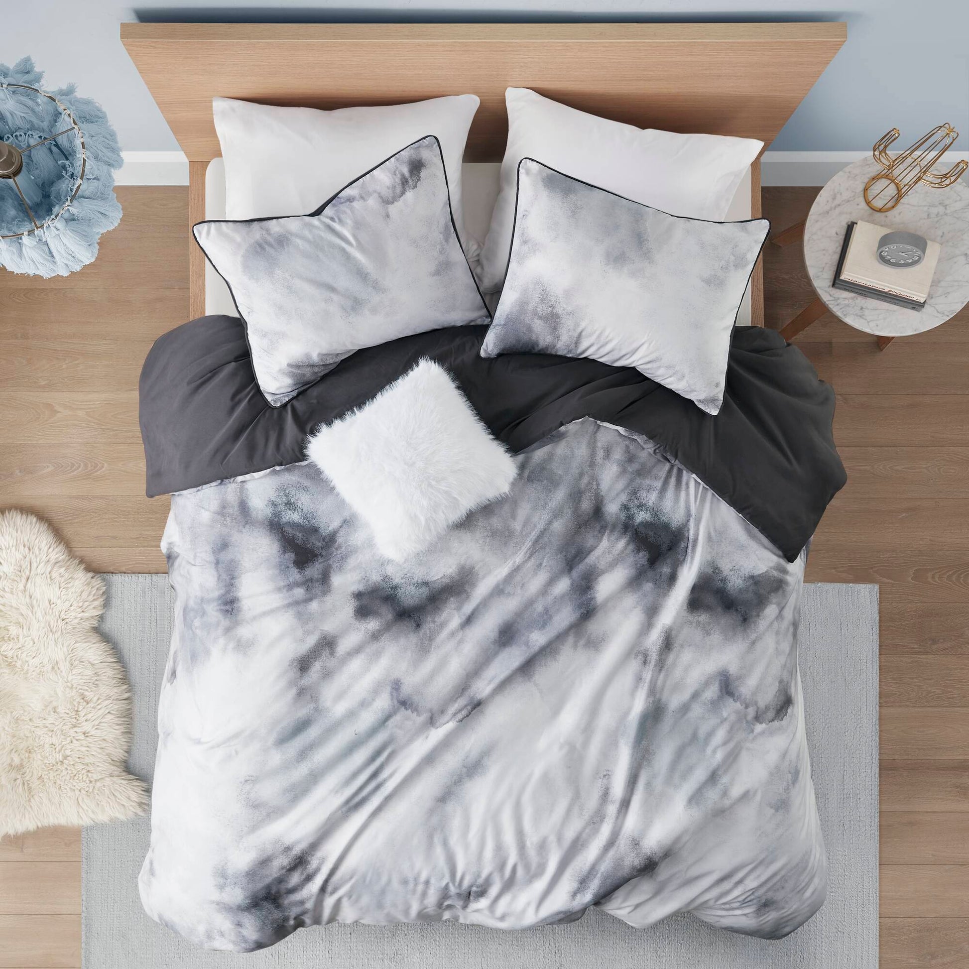 Intelligent Design Watercolor Tie Dye Printed Duvet Cover Set with Throw Pillow