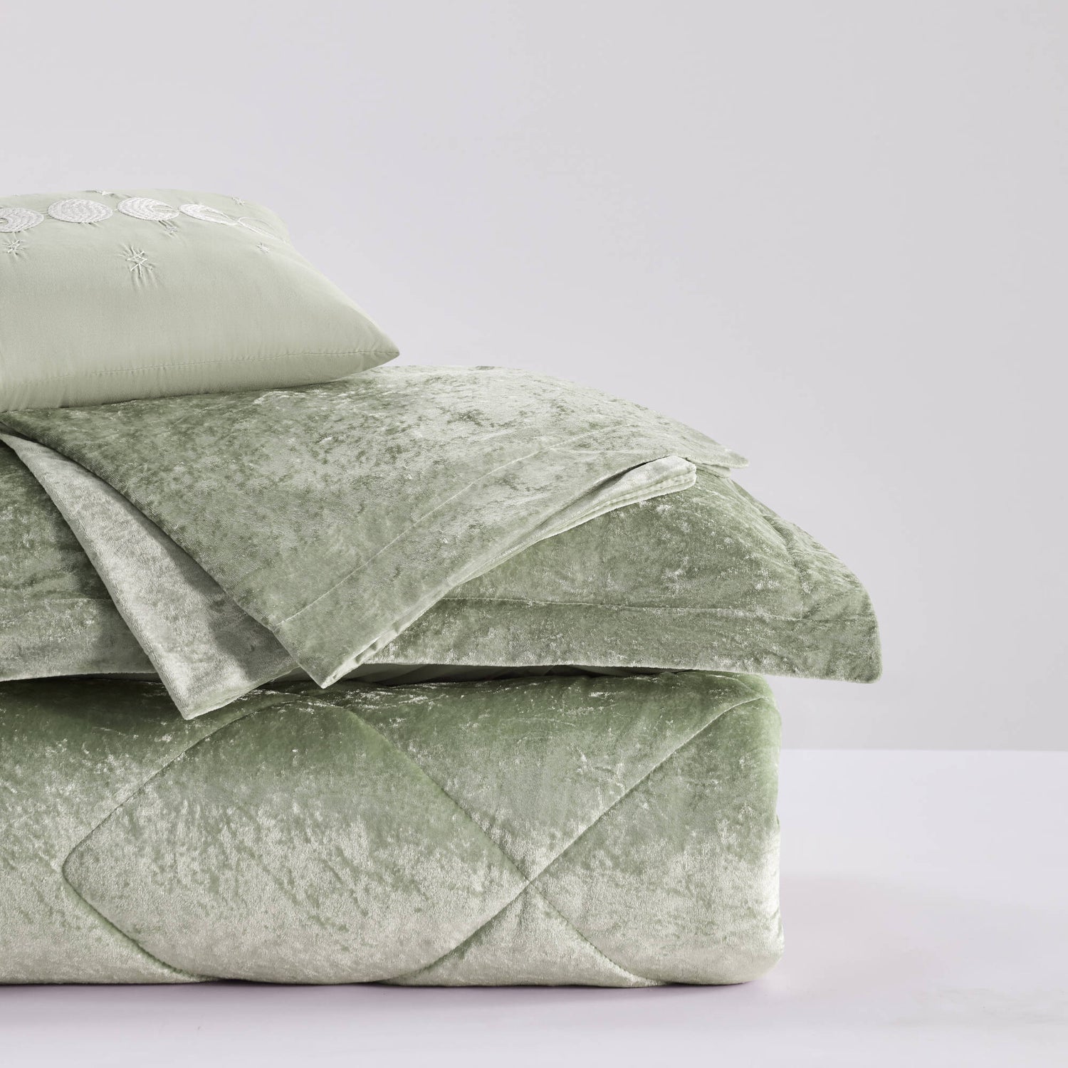 Intelligent Design Velvet Duvet Cover Set with Throw Pillow