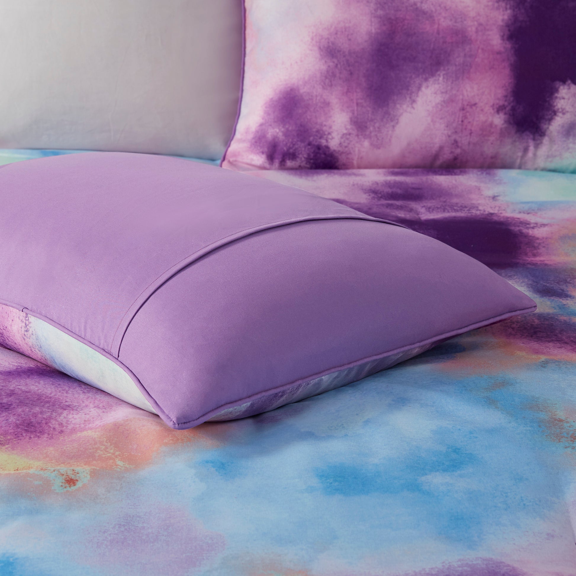 Intelligent Design Watercolor Tie Dye Printed Duvet Cover Set with Throw Pillow