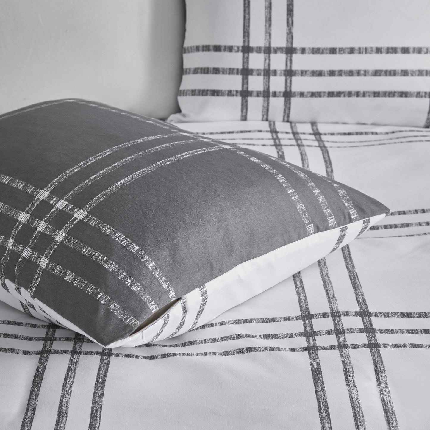 Intelligent Design Plaid Reversible Comforter Set