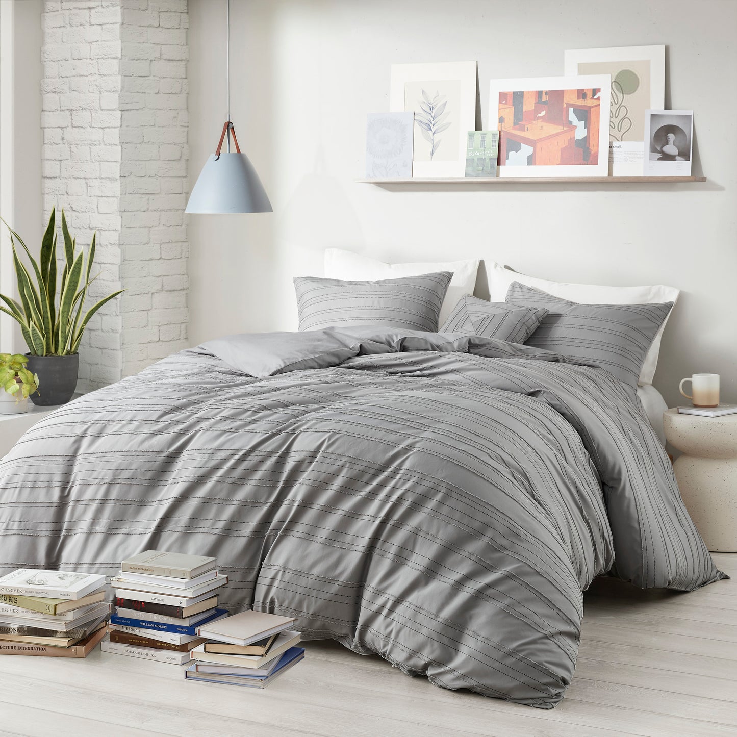 Intelligent Design Cationic Dyed Clip Jacquard Duvet Cover Set with Throw Pillow