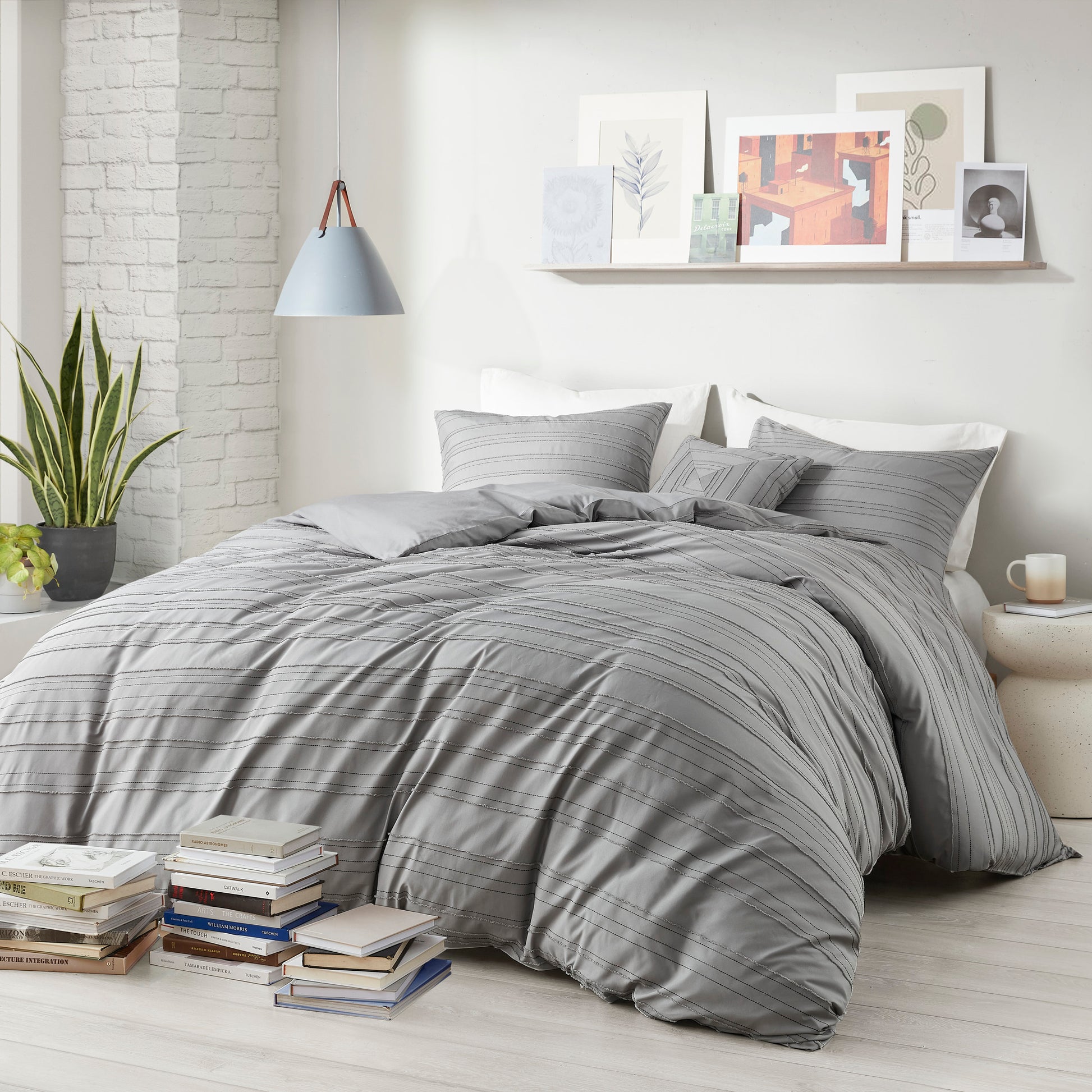 Intelligent Design Cationic Dyed Clip Jacquard Duvet Cover Set with Throw Pillow