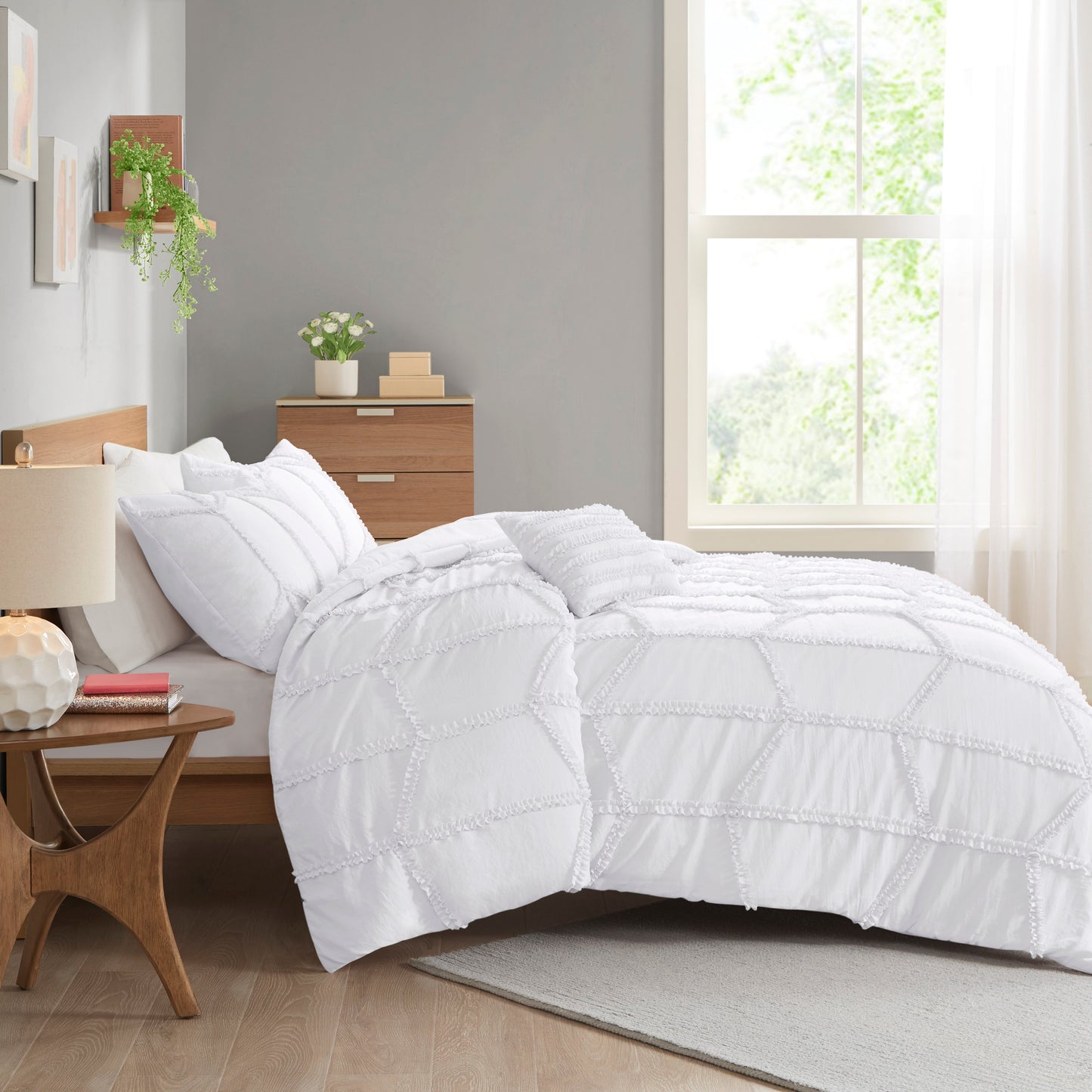 Jayla Ruffle Comforter Set