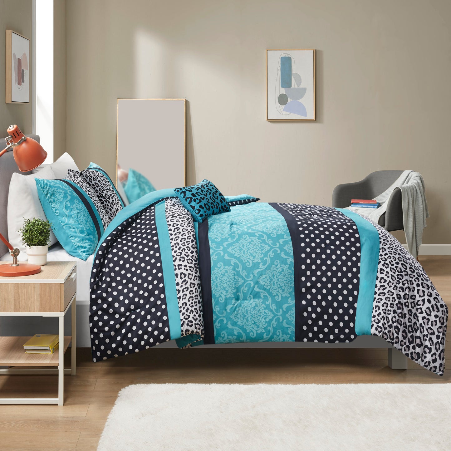 Chloe Comforter Set