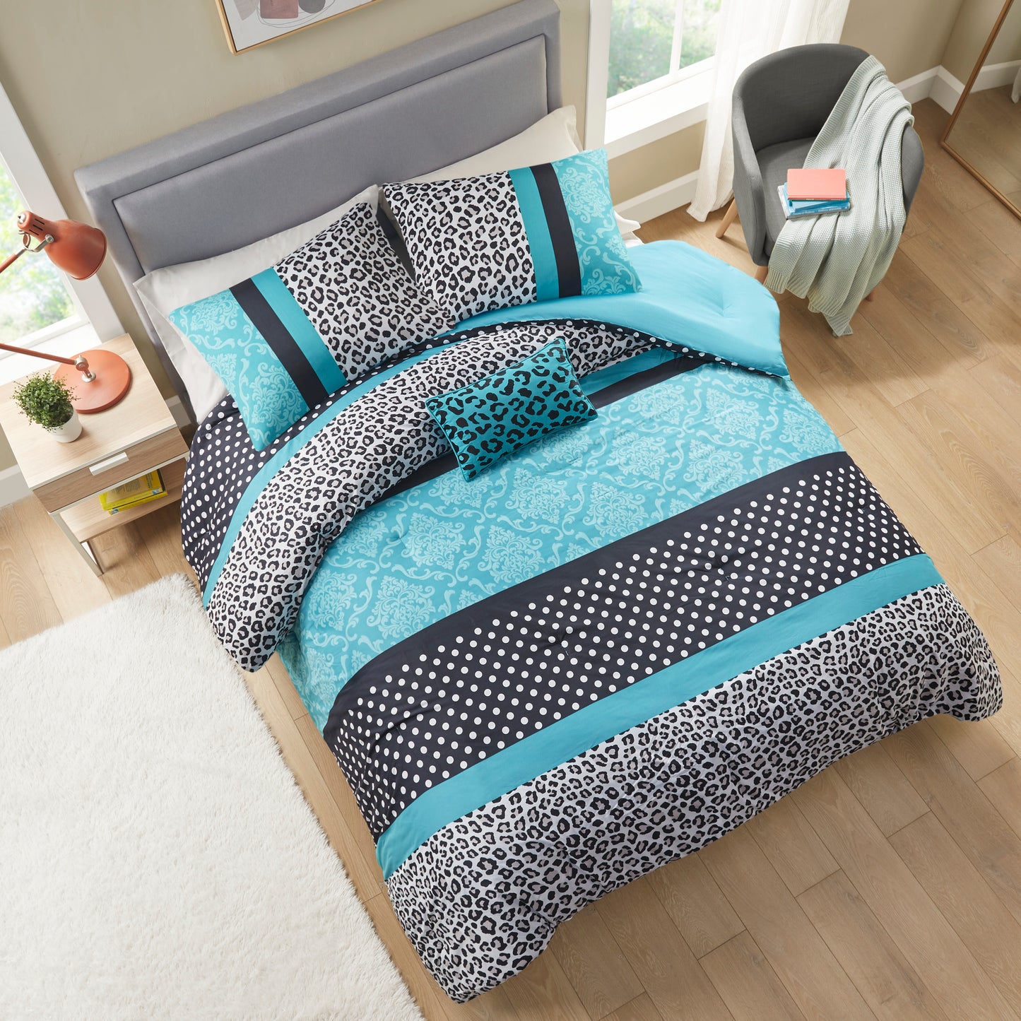 Chloe Comforter Set