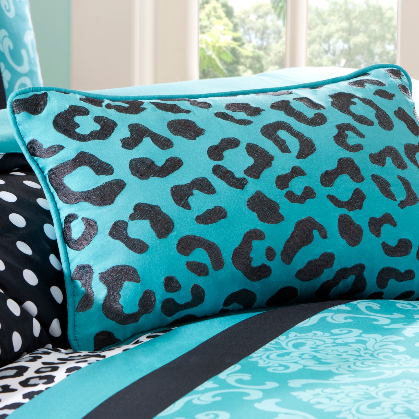Chloe Comforter Set