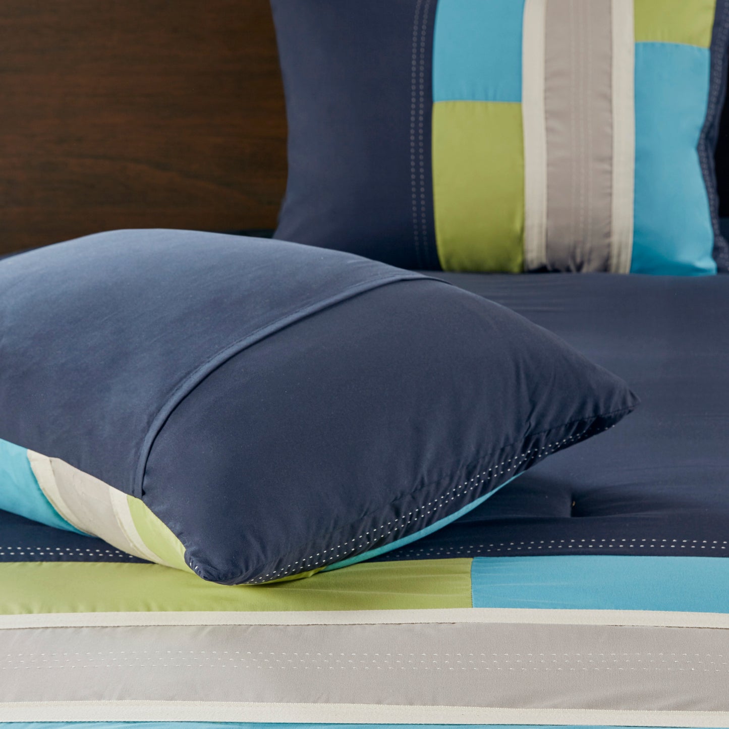 Pipeline Comforter Set